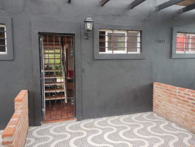 Dpto en Alquiler ANUAL, unicamente 2 personas adultas. en zona muy tranquila, cuenta con cocina-comedor y baño, habitacion patio trasero. CONSULTENOS CONDICIONES AL 2246584337.  - imagen1