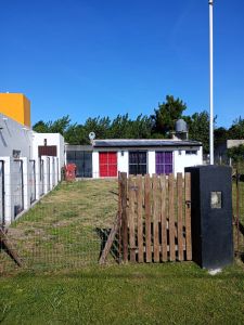 Dpto en Alquiler ANUAL, unicamente 2 personas adultas. en zona muy tranquila, cuenta con cocina-comedor y baño, habitacion patio delantero amplio con parrilla. CONSULTENOS CONDICIONES AL 2246584337. - imagen1