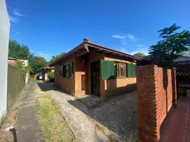 Casa en PH, amplia de 3 ambientes: cocina, living-comedor, 2 habitaciones, placard, patio con lavadero y parrilla, entrada en comun, lugar para estacionar propio. Sin expensa, con gas envasado. - imagen1