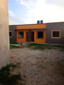 OPORTUNIDAD A ESTRENAR! dptos amplios y luminosos de 3 ambientes, constan de cocina comedor, baño completo, dos habitaciones, entrada para auto con parrilla. Se escuchan ofertas!! 2 DISPONIBLES. INCLUYEN TERMOTANQUE ELECTRICO, BAJOMESADA Y ARTEFACTOS DE BAÑO. CONSULTANOS  - imagen1