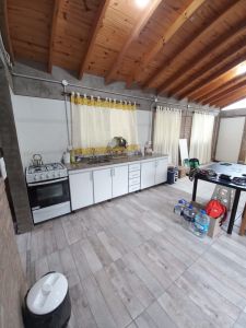 AMPLIA CASA DE 5 AMBIENTES CUENTA CON 3 HABITACIONES, 2 BAÑOS (UNO EN SUITE) , COCINA COMEDOR, LIVING, GALERIA TECHADA, GARAJE. SOBRE TERRENO DE 1000 MTS. BUSCA PERMUTA POR PROPIEDAD EN LA COSTA, ACEPTA PROPIEDAD DE MENOR VALOR. CONSULTE  - imagen1