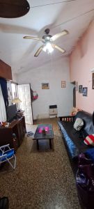 CHALET EN PH, CONSTA DE LIVING, COCINA COMEDOR, DOS HABITACIONES, BAÑO COMPLETO, PATIO CON PARRILA, TERRAZA, ENTRADA DE AUTO TECHADA Y UN MONOAMBIENTE TOTALMENTE INDEPENDIENTE. ADEMAS, LA PROPIEDAD CUENTA CON GAS NATURAL (NO ASI EL DPTO). HACENOS TU PROPUESTA - imagen1