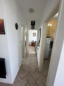 Hermoso dpto de 2 ambientes c cocina separada- excelente estado de conservacion. Todo para instalar el gasnatural. Como se puede ver, tiene vista al mar. Se escuchan ofertas. - imagen1