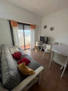 Este dpto es una gran oportunidad de inversion, en pleno centro, de 2 ambientes comodo, el edificio se encuentra en excelente estado, con rentabilidad segura en verano, balcon con vista al mar. Solicite mas fotos - imagen1