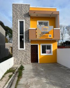 3 ambientes, cuenta con cocina comedor de 4,70 x 6,70 , toilette 2 x 1,50 . En 1er piso 1 habitacion 3,75 x 3,05 , 1 baño completo , otra habitacion 3 x 3,50. Patio con parrilla y lavadero, gabinete p/termo y garrafa, entrada de auto. CONSULTANOS POR FINANCIACION, ANTICIPO Y CUOTAS. - imagen1